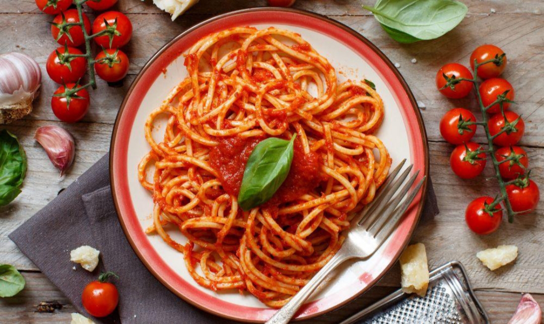 Macarrão com molho de tomate